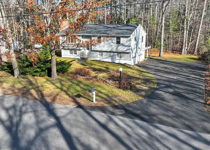 1 Mi To Maine Street! Mcm-Style Home In Brunswick