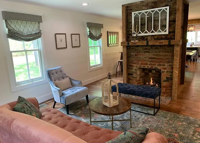 1878 Victorian Farm House Near Asheville