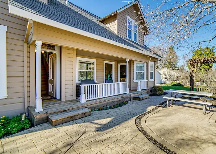 Walk To Boat Launch! 'Heritage House Of Lakeport'