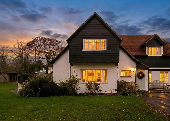 Spacious Coastal Family Home Sleeps 8
