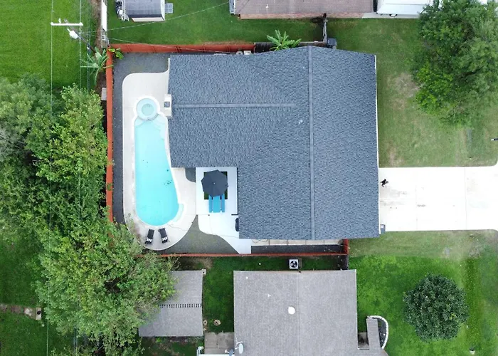 Amazing 4Br 2Bath Home With Pool & Game-Movie Room