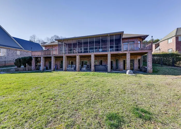Lake Norman Retreat With Dock, Game Room And Hot Tub