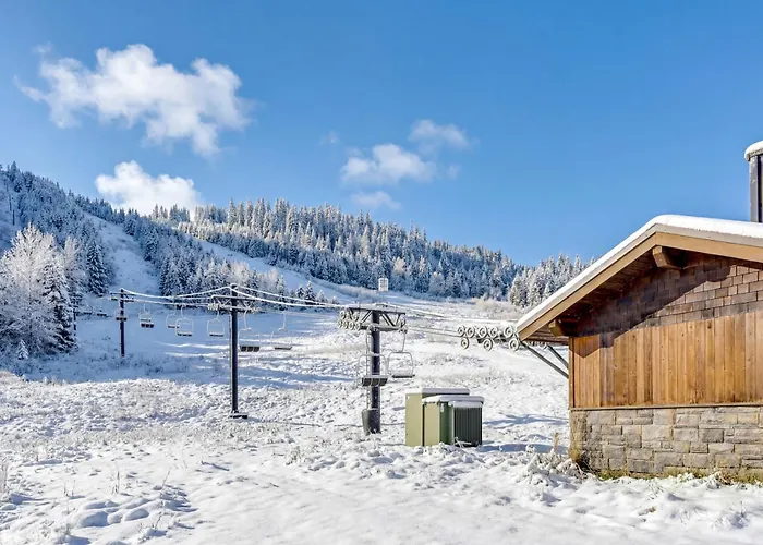Ski-In/Out Mountain Home W/ Hot Tub, Near Seattle