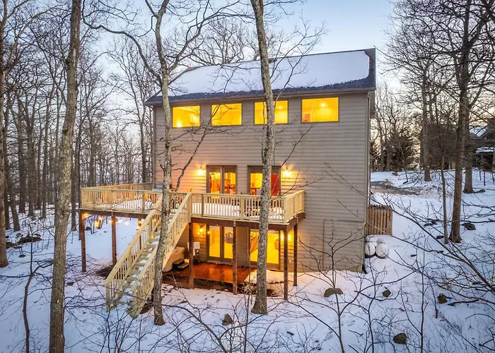 Spacious Family Retreat-Hot Tub & Game Room
