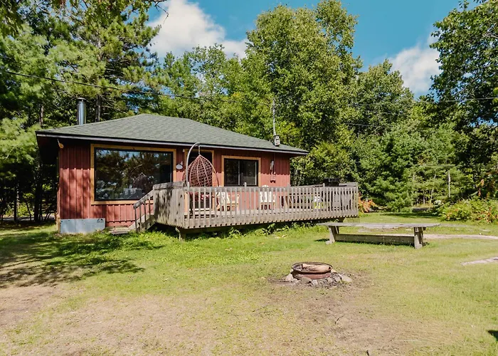 Lakefront Sand Bay Resort With Private Beach And Bbq