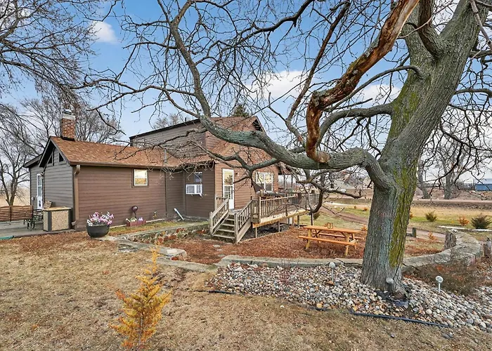 Rustic Shadows - Sioux Falls Escape, Firepit, Pet Friendly!
