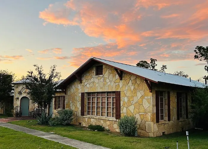 Dh River Lodge! Gather Your Herd Here!