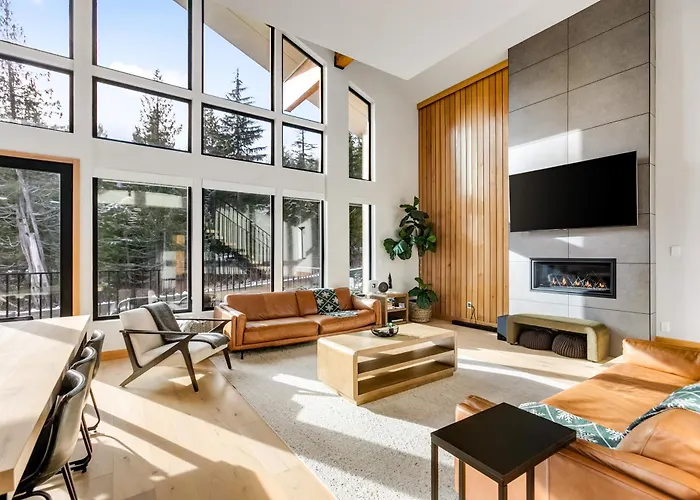 Luxe Hyak Retreat With Sauna, Hot Tub, Game Room, 6Br