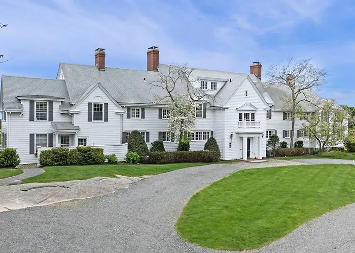 Cranberry Hill | 9 Bedroom 22 Acre Estate | Sleeps 24