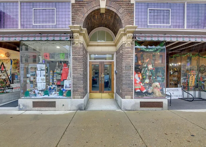 Steps To Shops & Dining: Historic Dtwn Wallace Gem