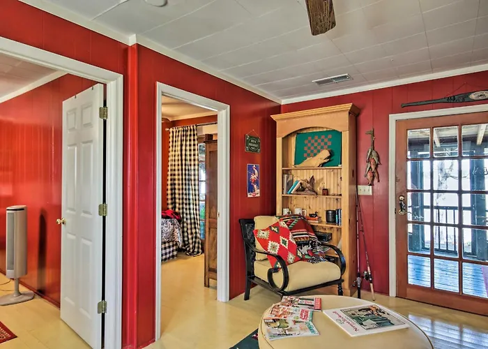 Charming Waterfront Ridgeway Cabin W/ Dock!