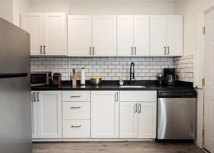 Luxe Mid-Century Styled Townhouse #3631