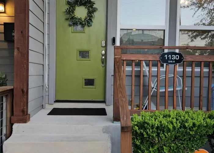 Spacious Townhouse Minutes From Downtown Sa.