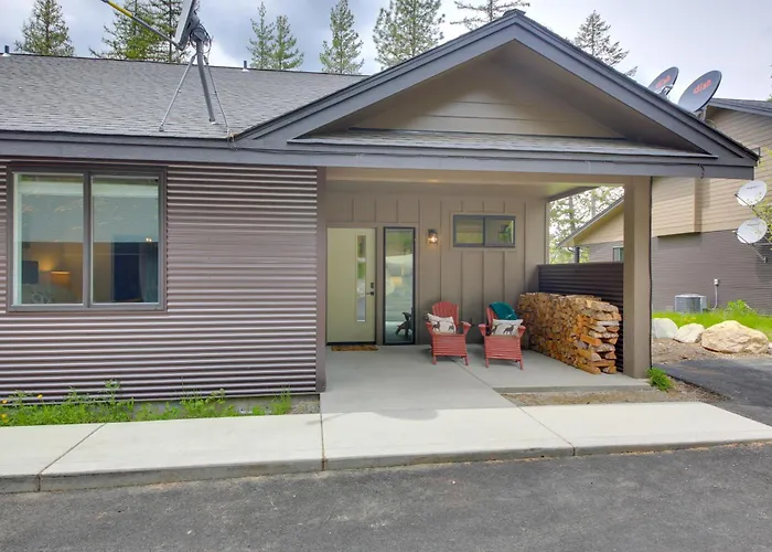 Elegant Priest Lake Townhome ~ 1 Mi From Lake