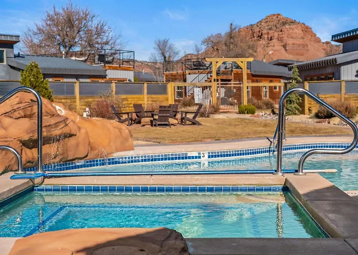 Timber & Tin H 2Bed 2Bath W Pool & Rooftop Deck