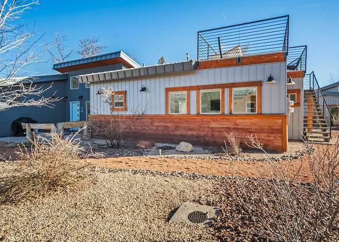 Timber & Tin D 2Bed 2Bath W Pool & Rooftop Deck
