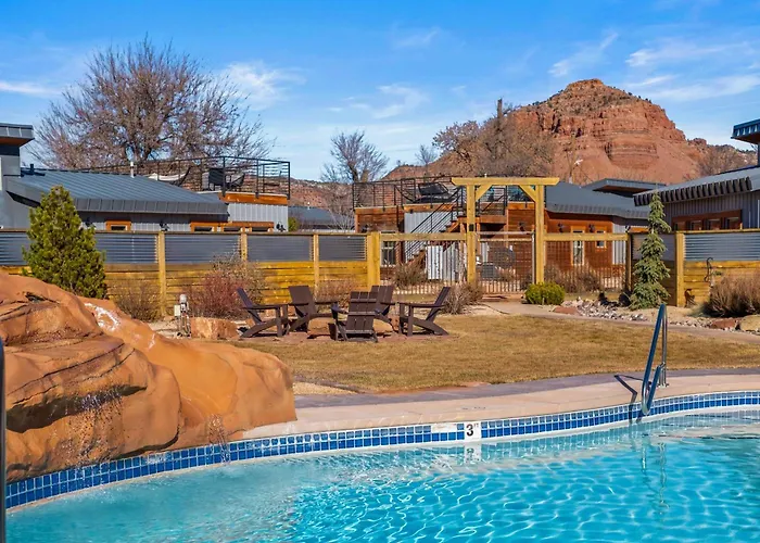 Timber & Tin F 2Bed 2Bath W Pool & Rooftop Deck