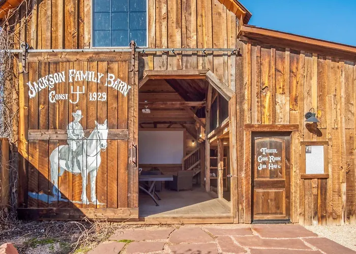 Timber & Tin E 2Bed 2Bath W Pool & Rooftop Deck