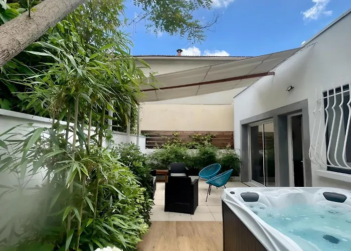 Jolie Villa avec jacuzzi Hôpitaux facultés