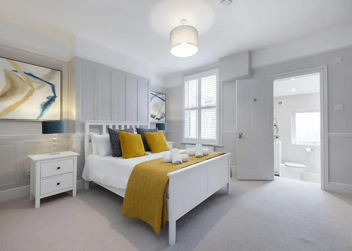 Stunning 5 Bed Regency Home