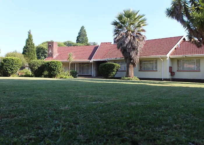 Spacious 4-Bed Holiday Home In Florida Park! Swimming Pool! Parking! Fast Wifi!