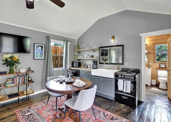 Luxurious & Intimate Cottage In Fred Wine Country!
