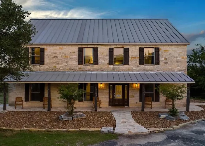 The Point Serene Hill Country Views With Pool & Hot Tub