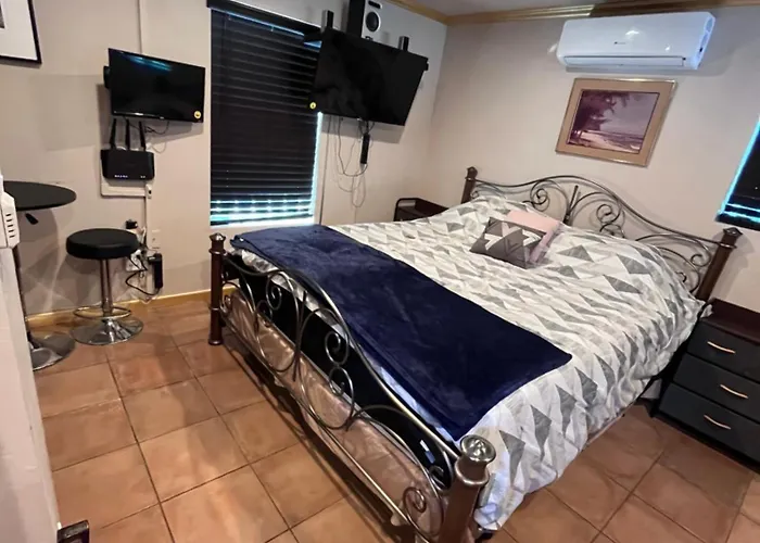 Charming Casita All Too Yourself Near Midtown, Train And Freeway