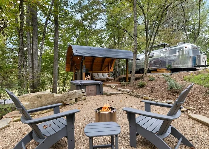Luxury Airstream W Hot Tub, King Bed, & Grill