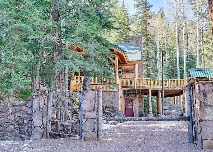 Hot Tub & Mtn Views: Woodsy Cabin In Greer