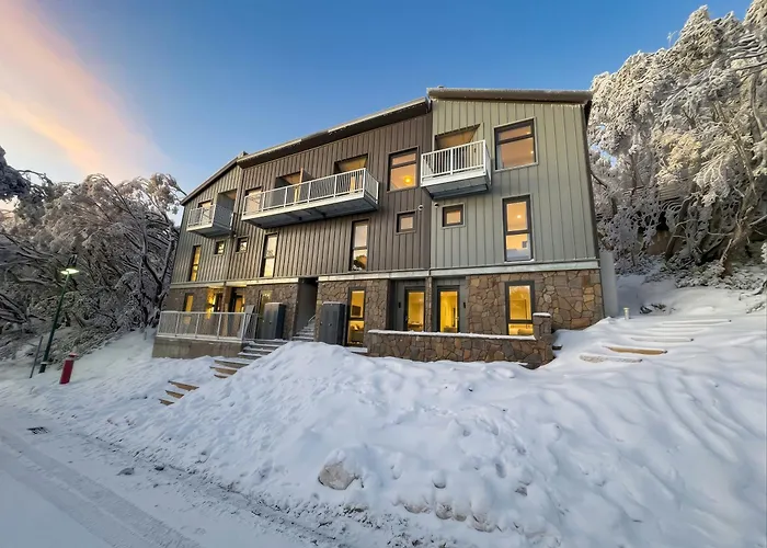 Mount Buller Chalet Easy 5 Min Walk To Lifts Sleeps 12
