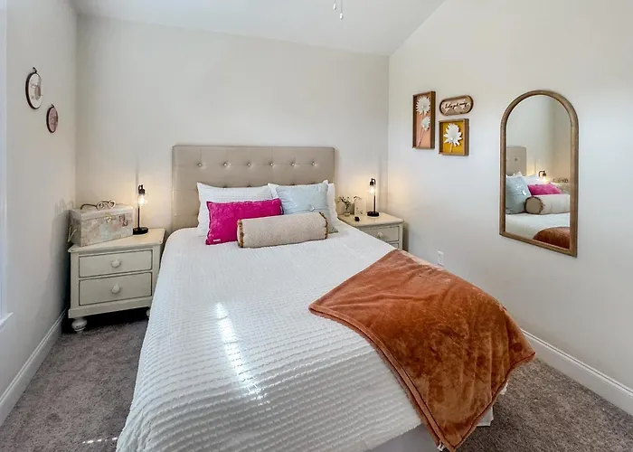 Shadow Lakes Retreat~Central Location To Beaches, Golfing, Southport Ferry