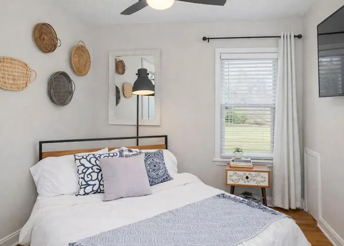 The White Castle - King Bed Plus Office