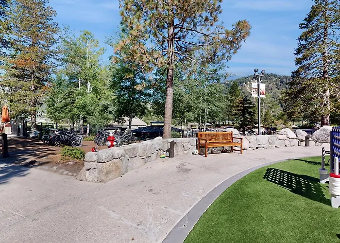 Walk To Ski Lift: Cozy Everline Resort Getaway