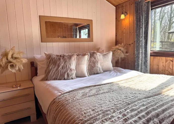 Snowdrop 9 Hot Tub-Woodlandlodges-Pembrokeshire