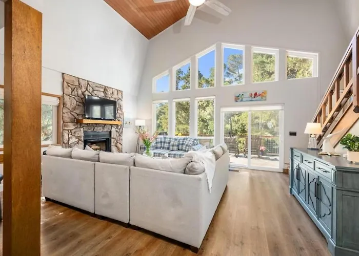 Forest Home With Deck, Ev Station, King Beds