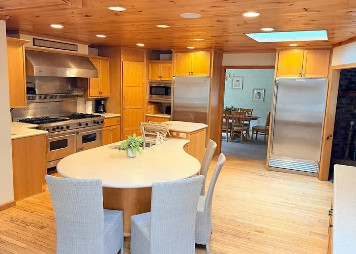 Riverside Retreat In Catskill Mountains With Pool, Hot Tub & Game Room