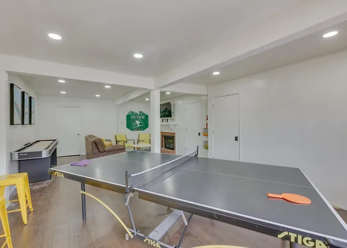 Walkable Location! Mtn-View Condo In Red River
