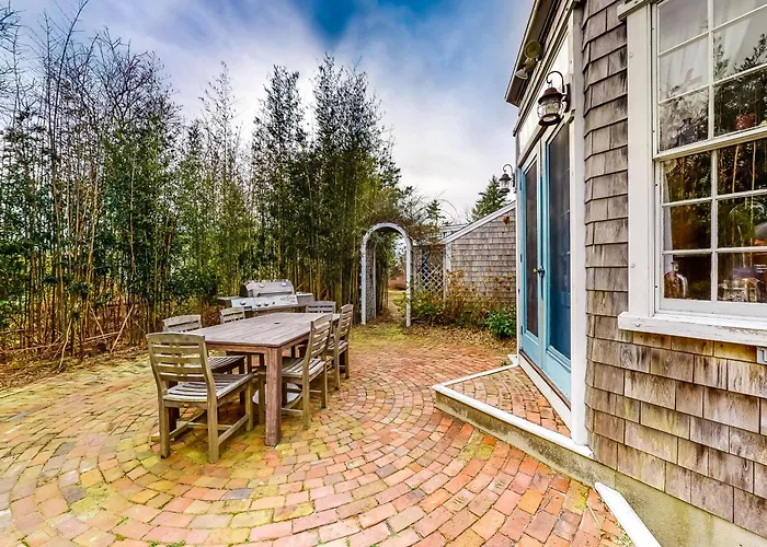 1 Mi To Beach! Family-Friendly Nantucket Retreat