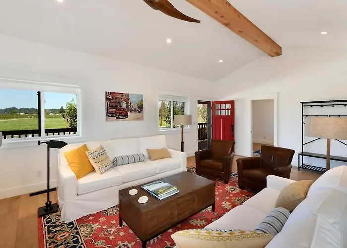 Completely Remodeled Farmhouse With Stunning Views Of Dry Creek Valley