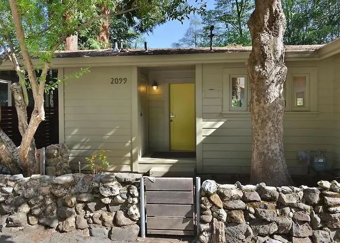 Serene Riverfront Cottage In Healdsburg Views Kayaks 1 5 Mile To Downtown