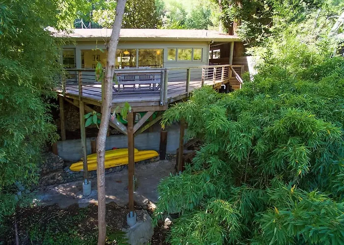 Serene Riverfront Cottage In Healdsburg Views Kayaks 1 5 Mile To Downtown