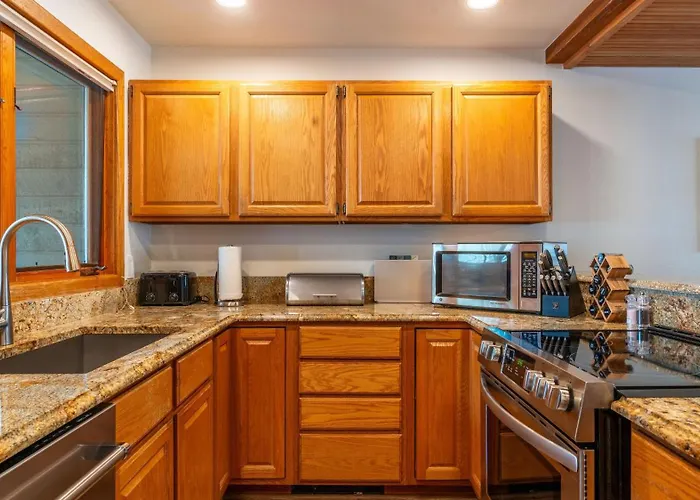 Riverside Condos C102 By Avantstay