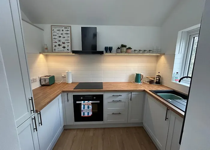 Albion Cottage Central Falmouth With Parking And 10 Minutes To The Beach