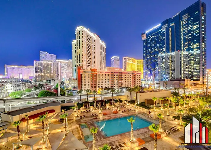 Las Vegas Suite - Jacuzzi, Balcony & Strip Views