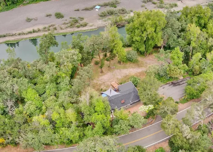 Riverfront Getaway With Wine Tastings Included