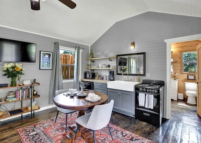 Grapetown Cottages 3 Acres Of Luxury And Views In Fred Wine Country!