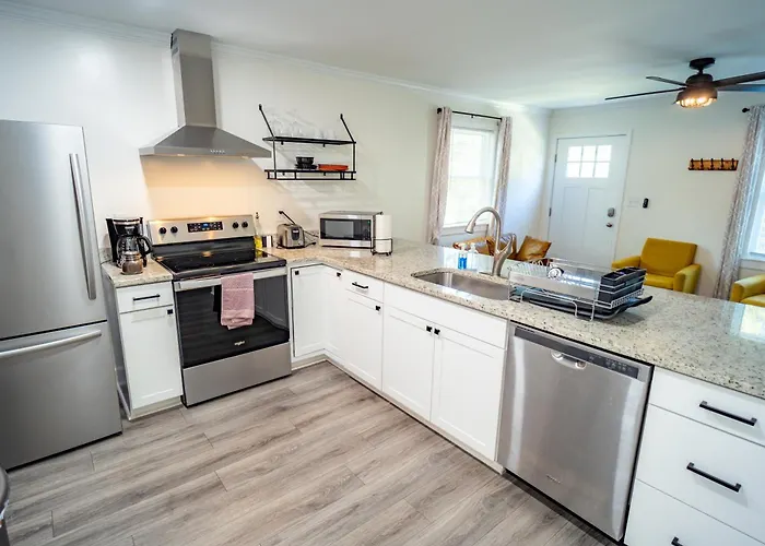 Renovated 2 Bed Walltown Home Walk To Duke! A