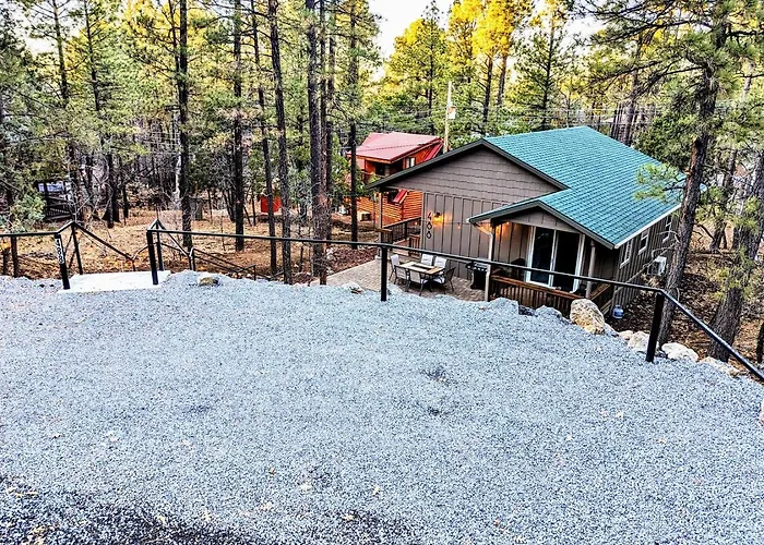 Relax & Recharge In Cozy Pinetop 2Br Retreat