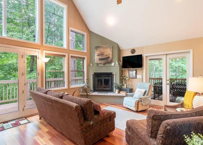 Bear Trail Chalet By Avantstay